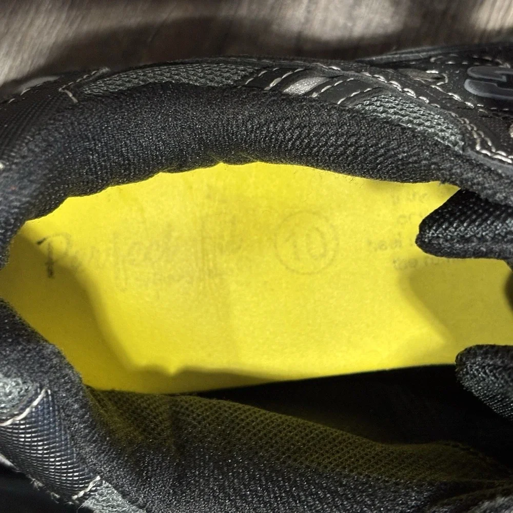 Skechers good preowned