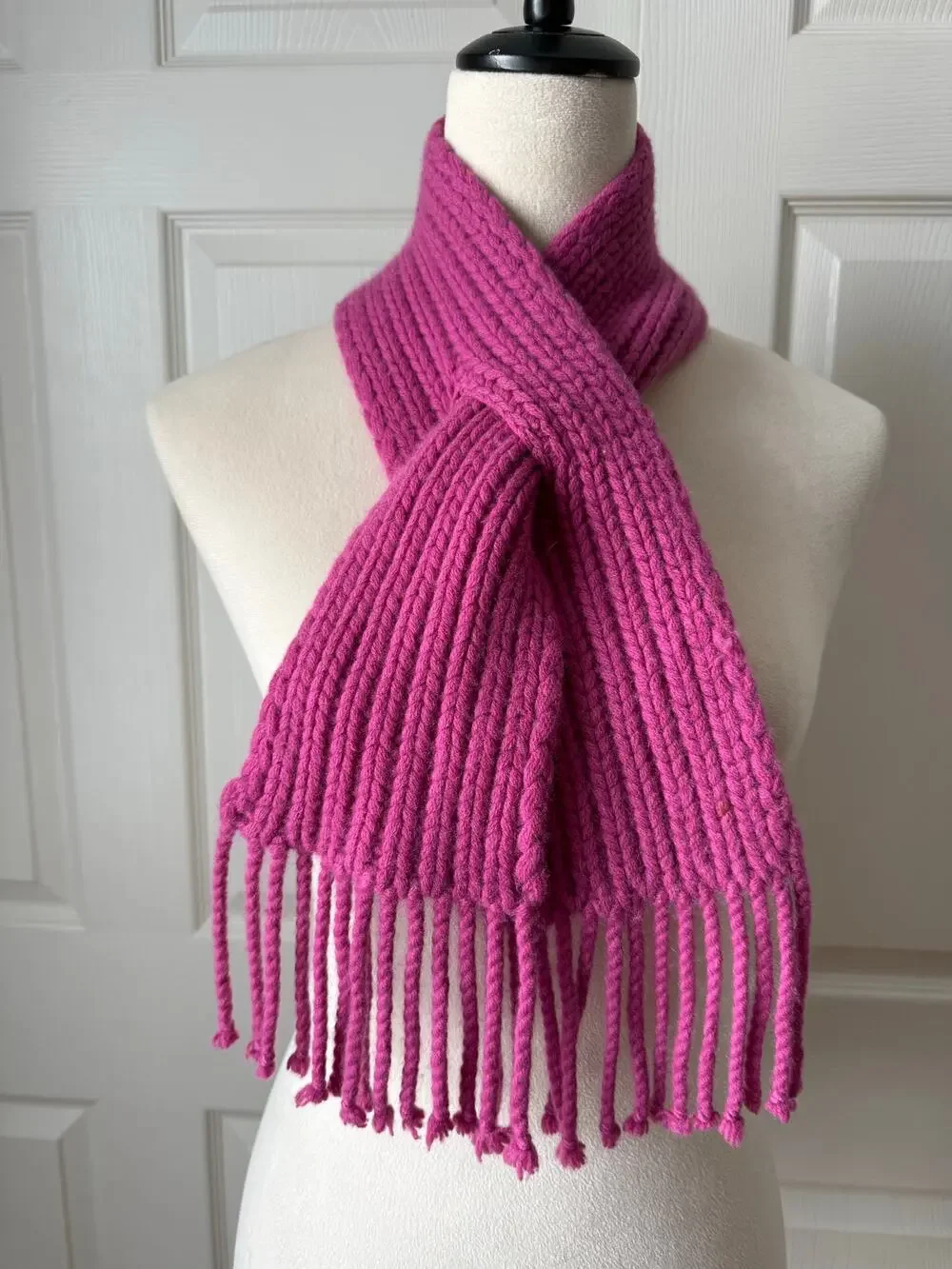 Banana Republic Hand Knit Cashmere Scarf Magenta Hot Pink Fringe Chunky Luxe