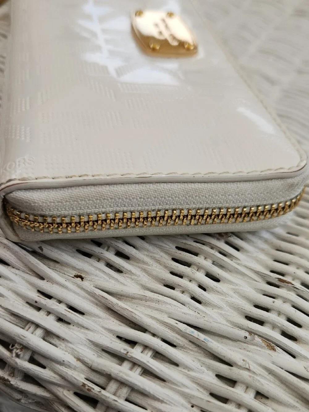 MICHAEL Michael Kors White Wallet with Gold Plaque Good Condition