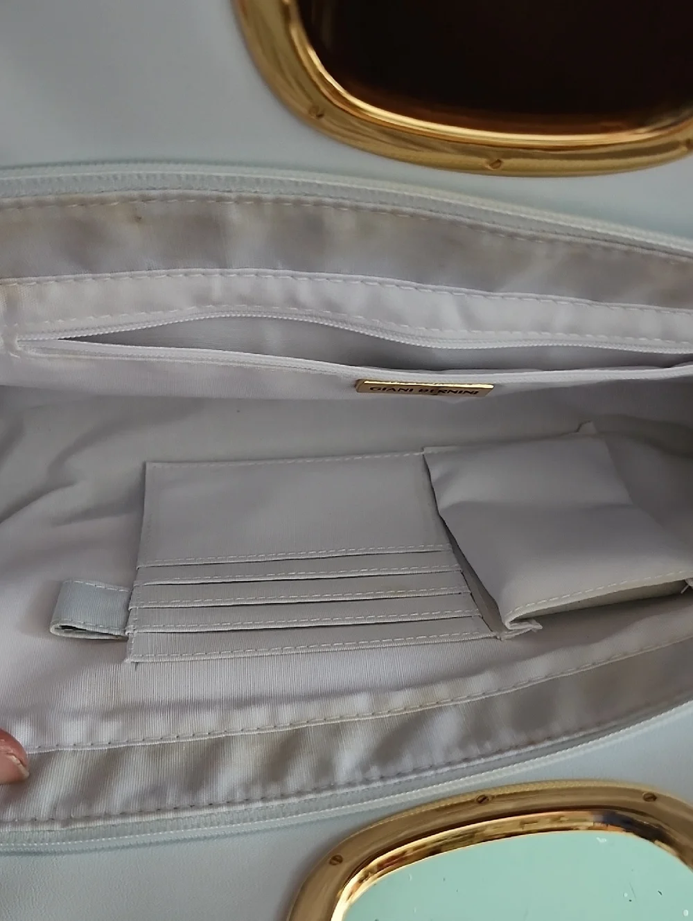 Giani Bernini sleek white