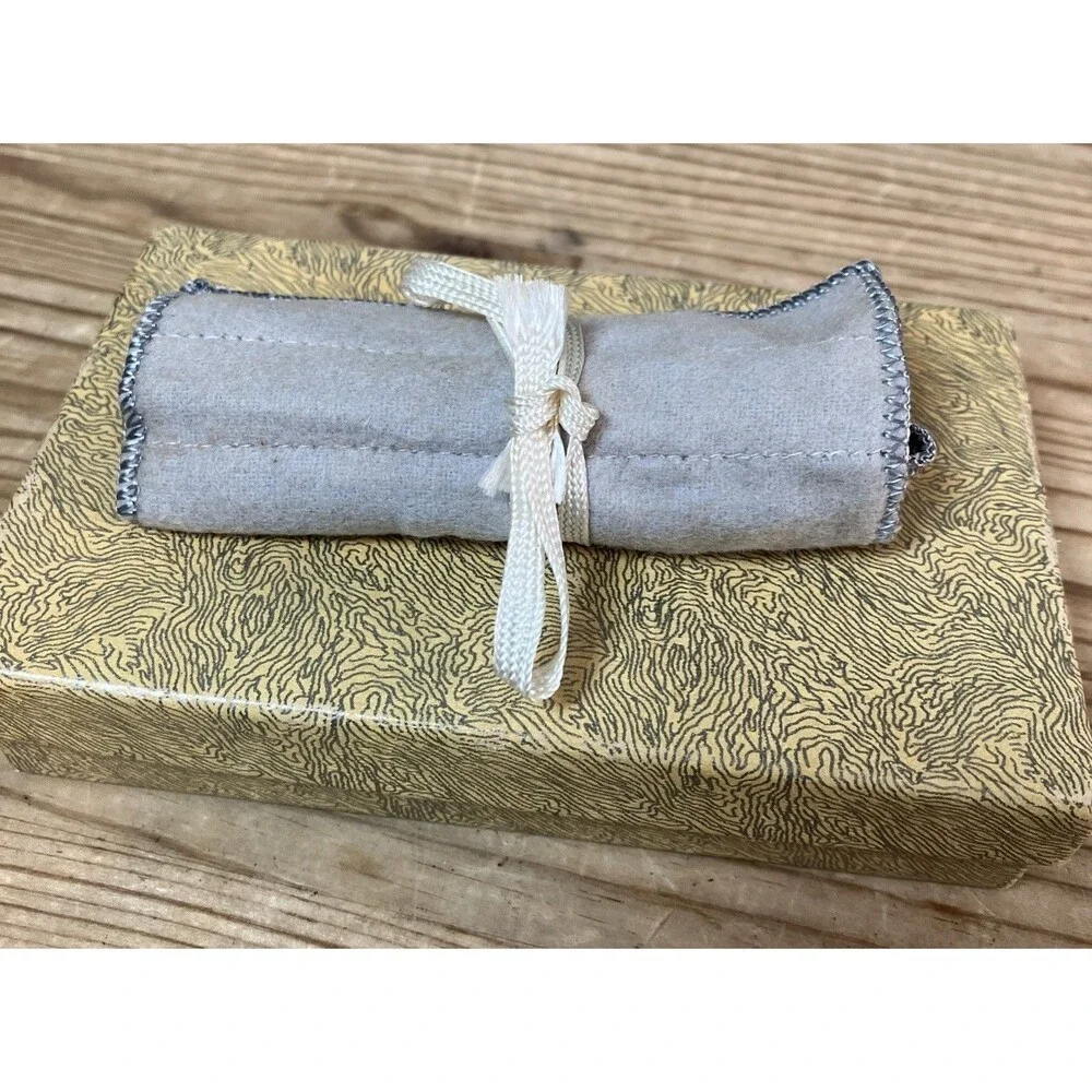 Unbranded lot 15