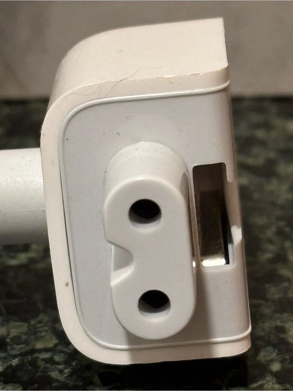 Apple magnetic charging
