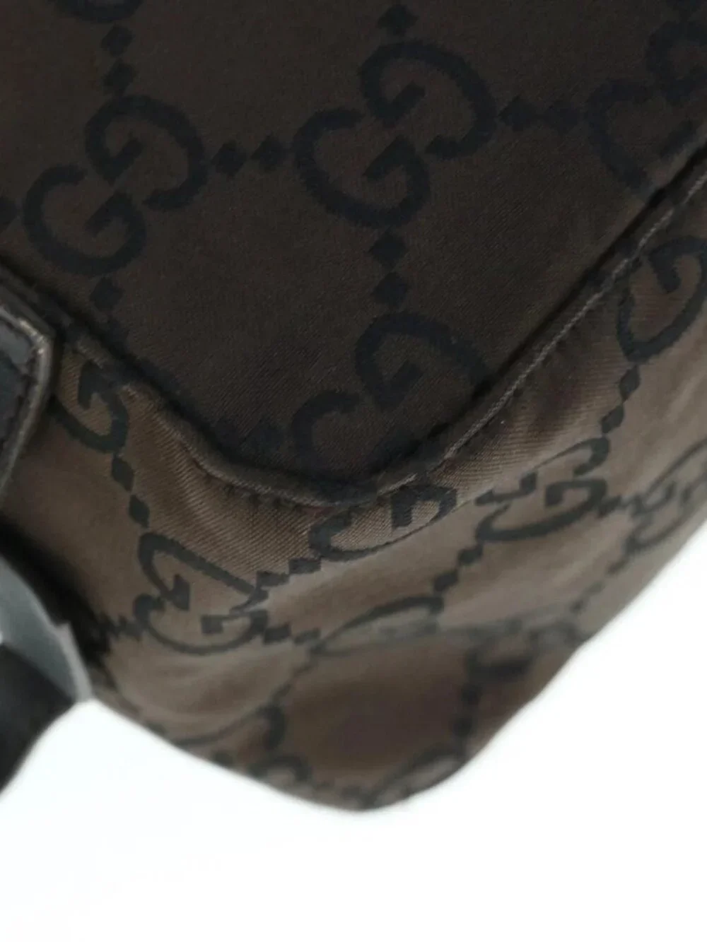 Gucci brand	gucci color	dark