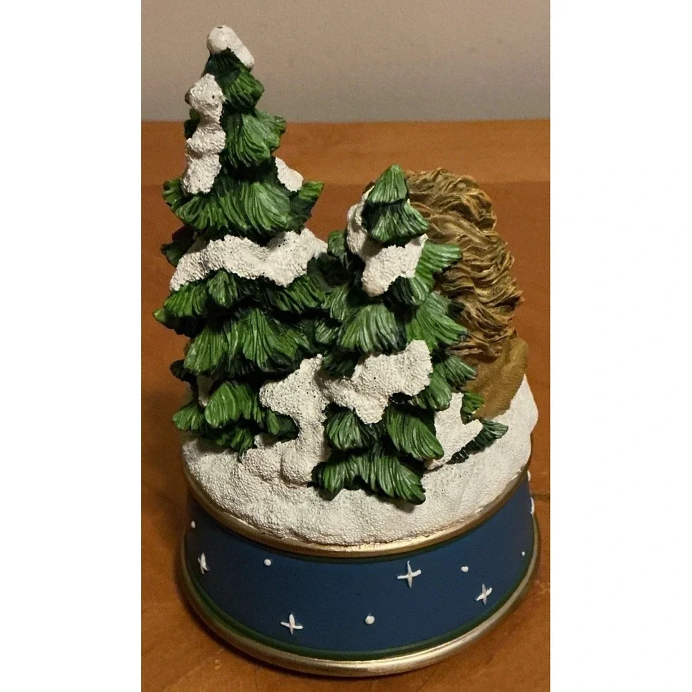 The San‎ Francisco Music Box Company Lion & Lamb Christmas Music Box, Tested