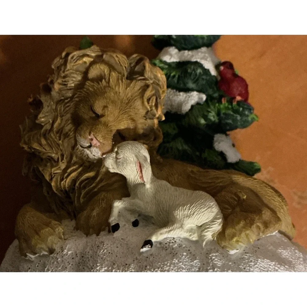 The San‎ Francisco Music Box Company Lion & Lamb Christmas Music Box, Tested
