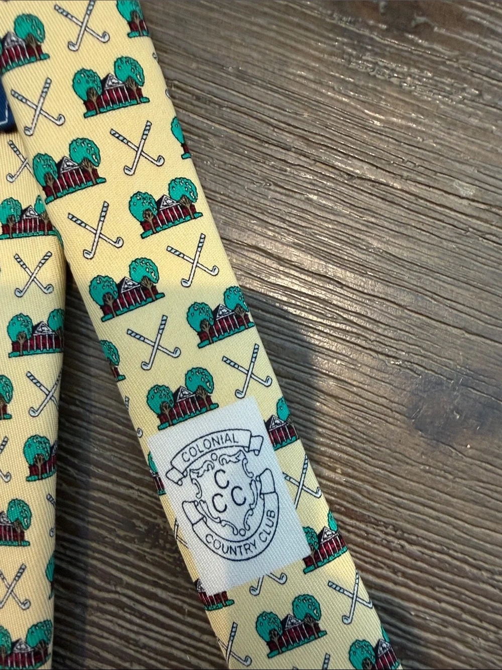 Men’s Colonial Golf Course Yellow Vineyard Vines Tie