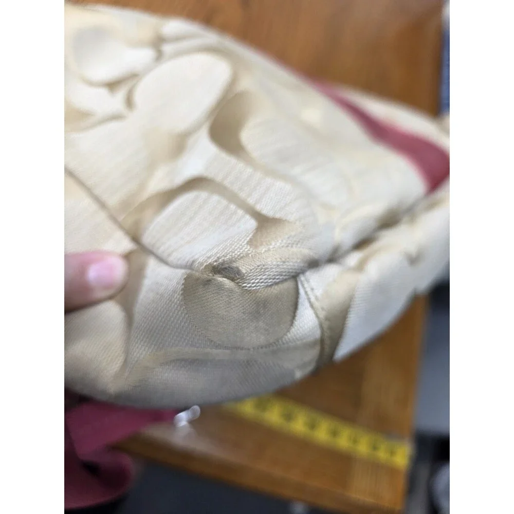 Coach zipper closures