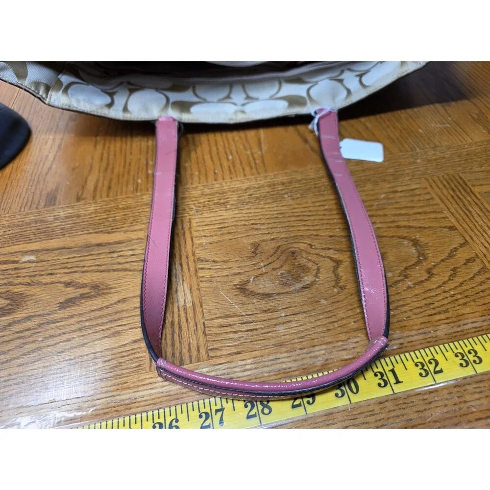 Coach zipper closures