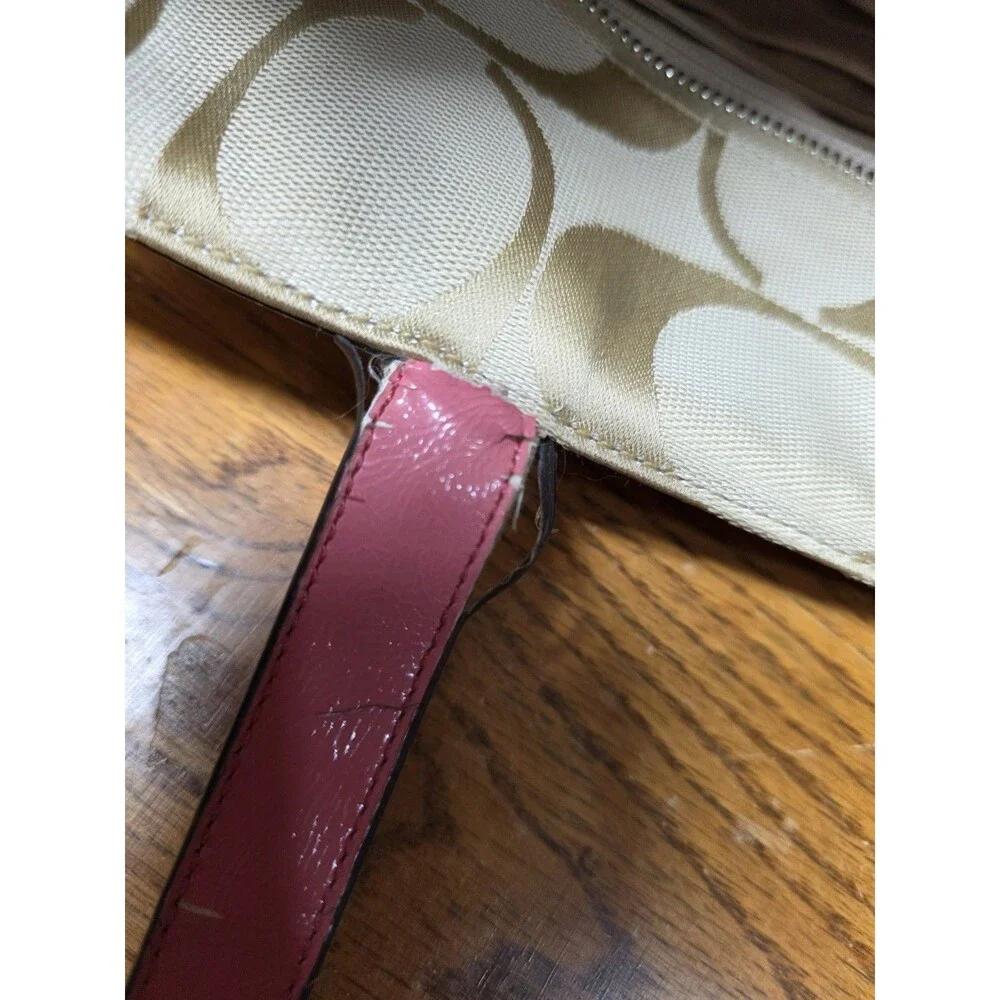 Coach zipper closures