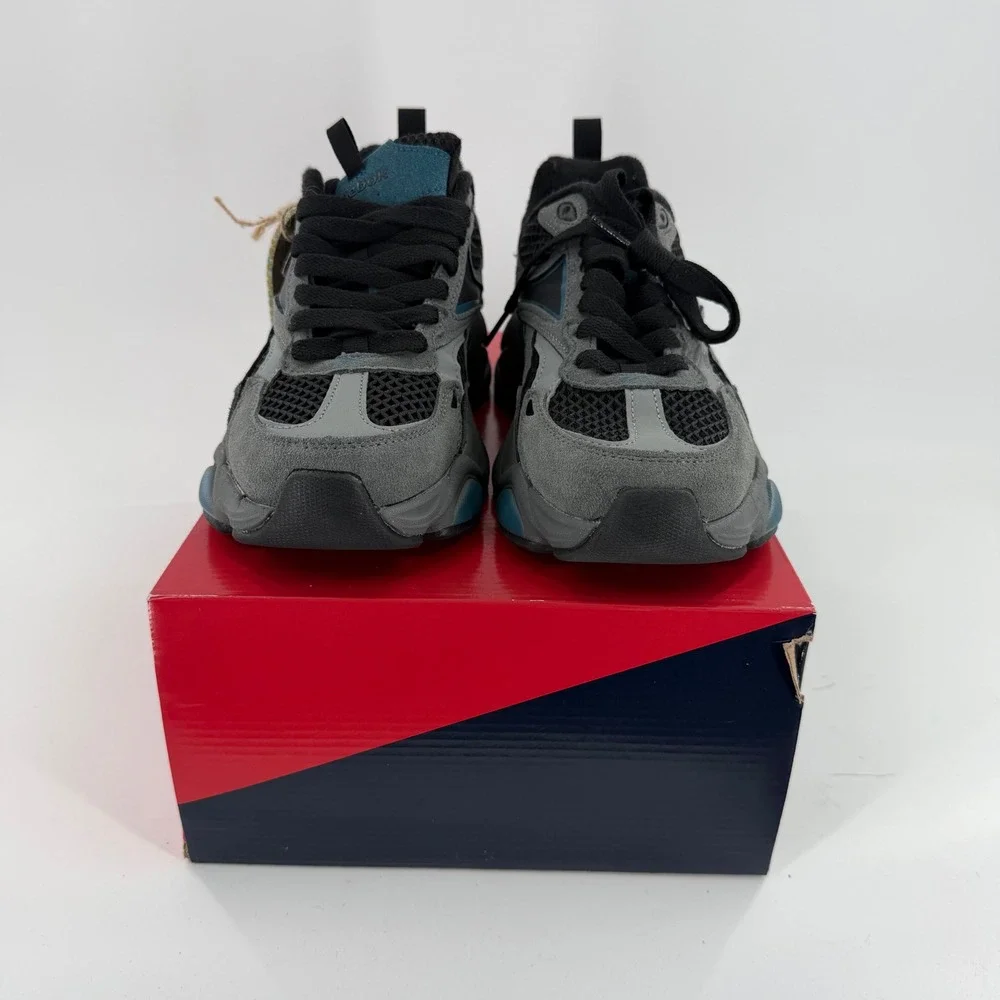 Reebok charge sneakers
