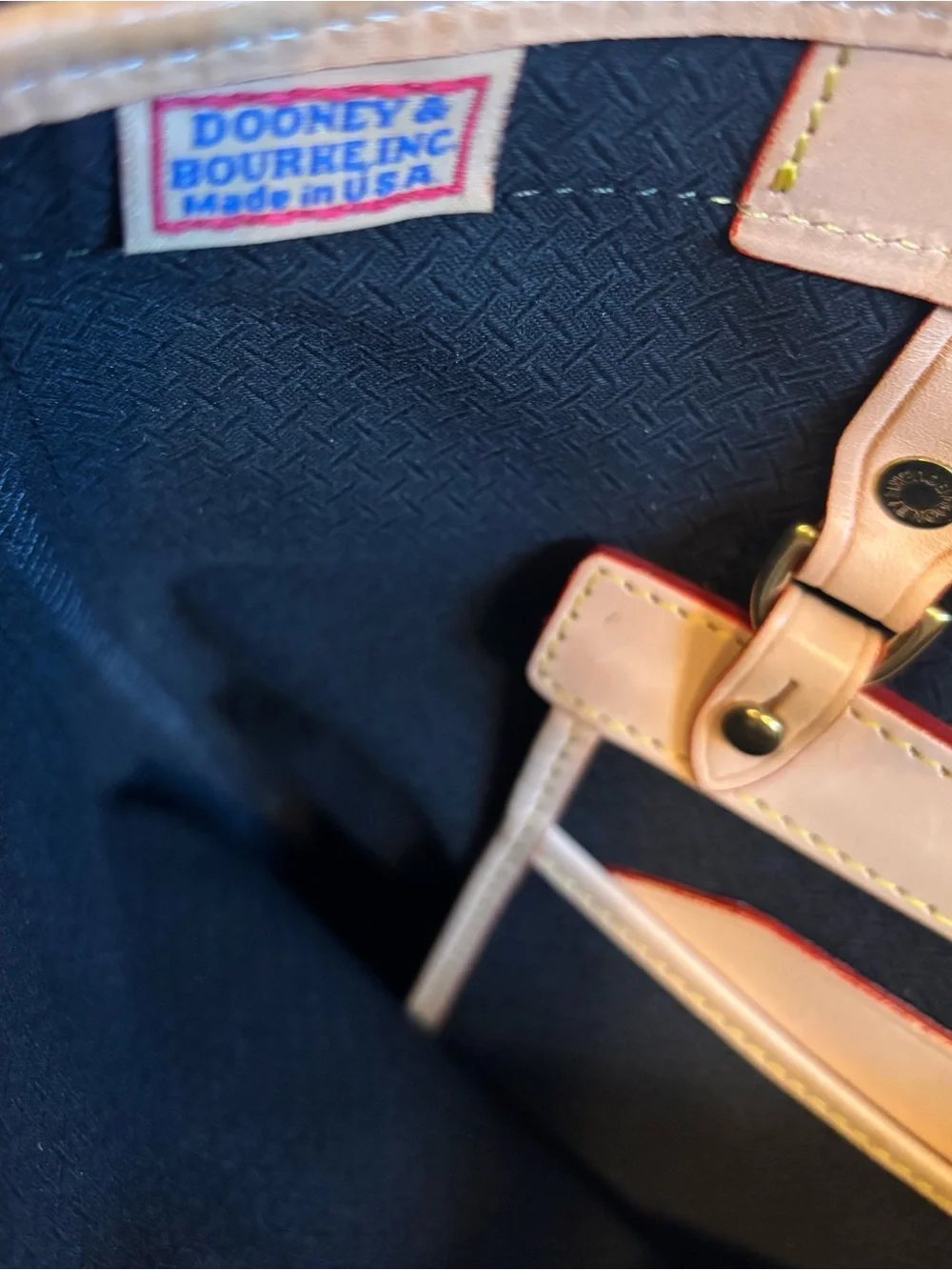 Dooney & Bourke classic vintage