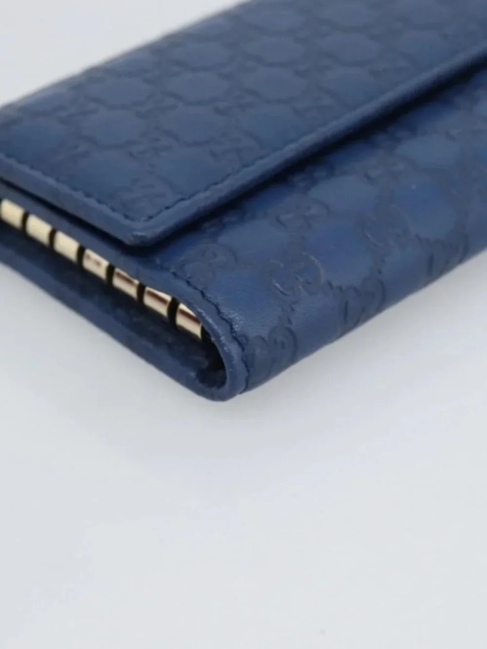 Gucci 	w4 serial rubbing