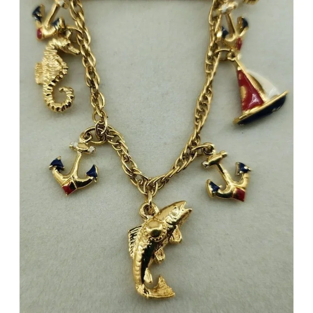 Unbranded gold tone