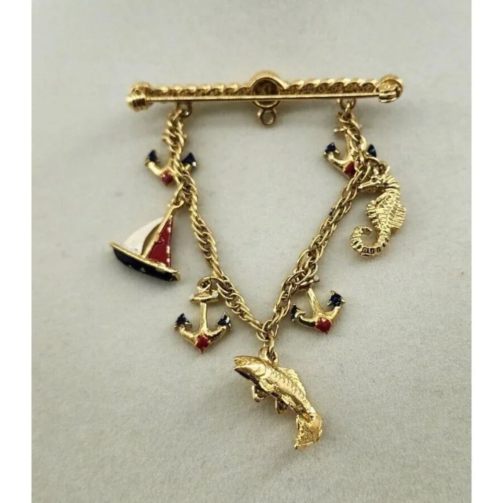 Unbranded gold tone