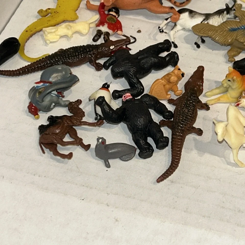 Vintage Zoo Animals in Package Lot 40 Painted Hong Kong giraffe elephant lion D4