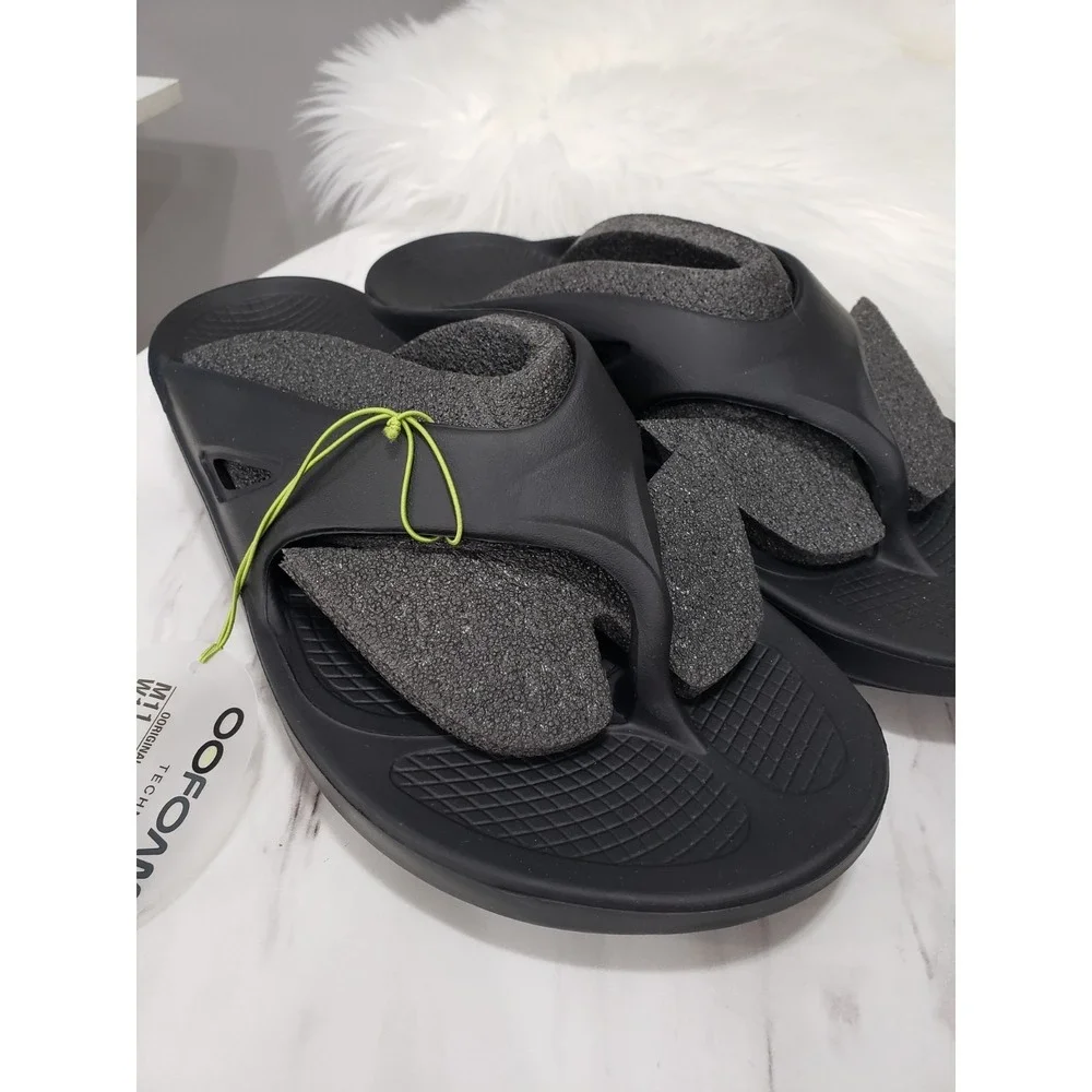 OOFOS brand new