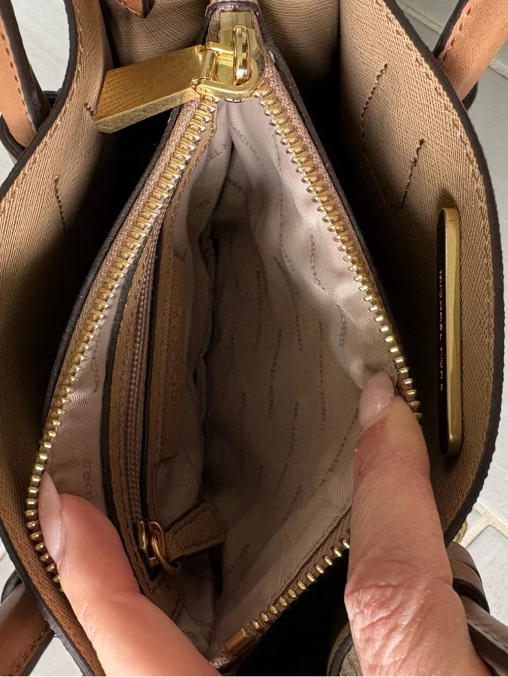 Michael Kors compact michael