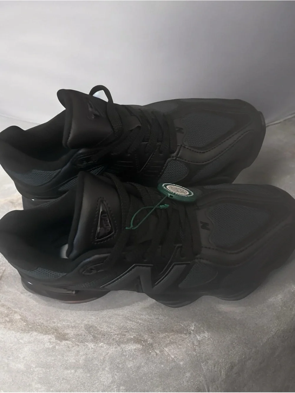 New Balance sleek black
