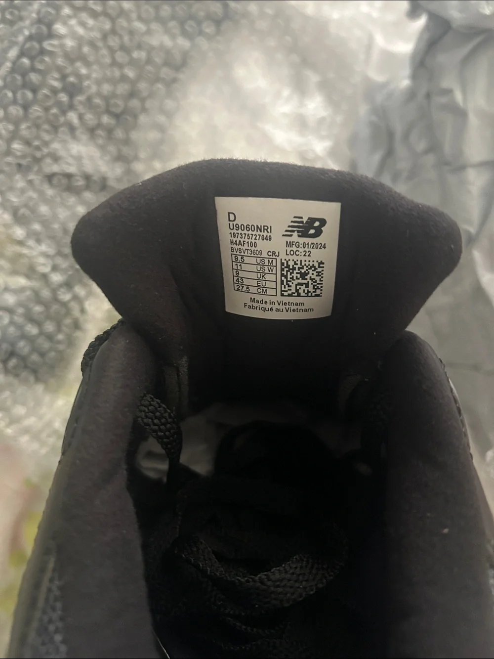 New Balance sleek black