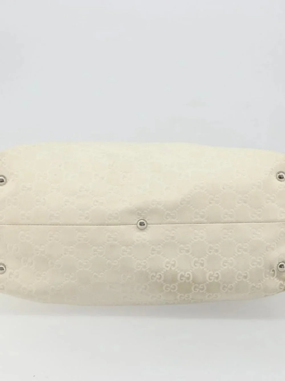 Gucci brand	gucci color	white