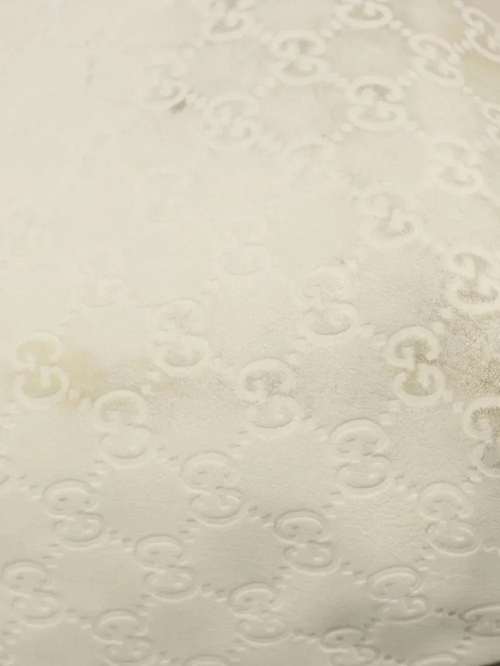 Gucci brand	gucci color	white