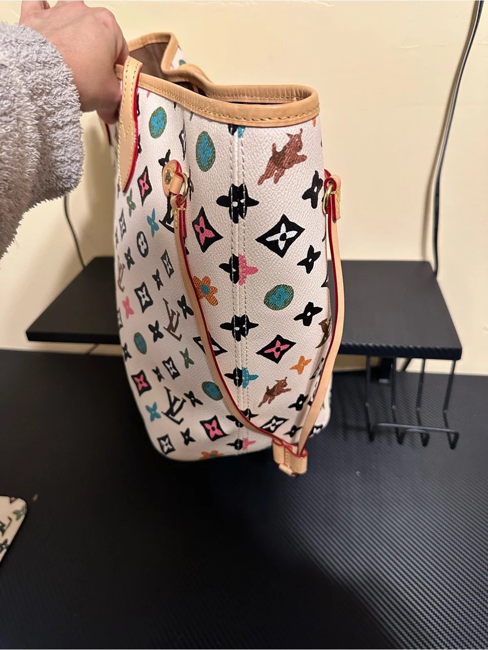 White color full tote