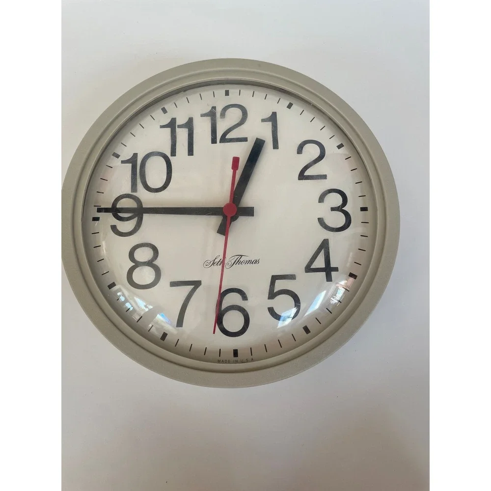 Seth Thomas Wall Clock Vintage 10 Inch Tan Beige Quartz Analog Made in USA