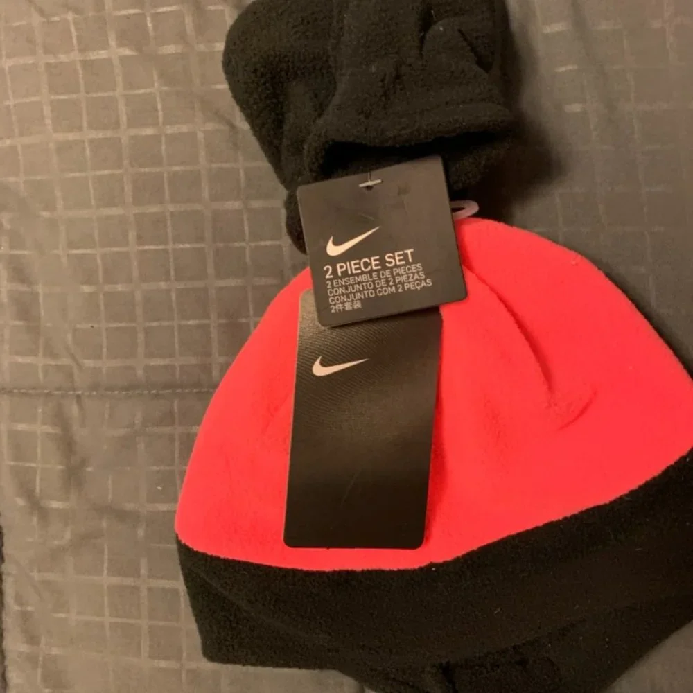 Nike Infant Hat and Gloves