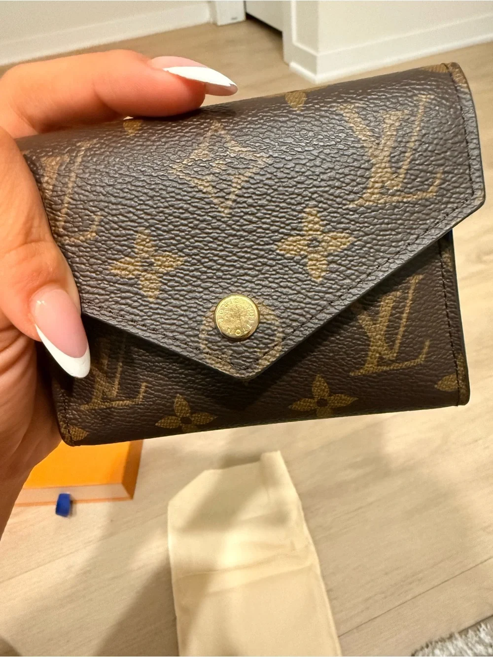 Louis Vuitton compact louis