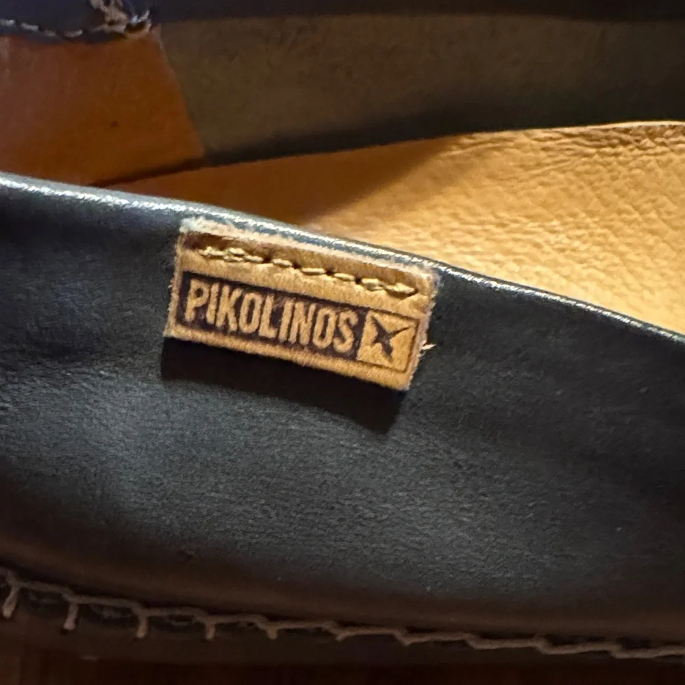 PIKOLINOS elegant dark