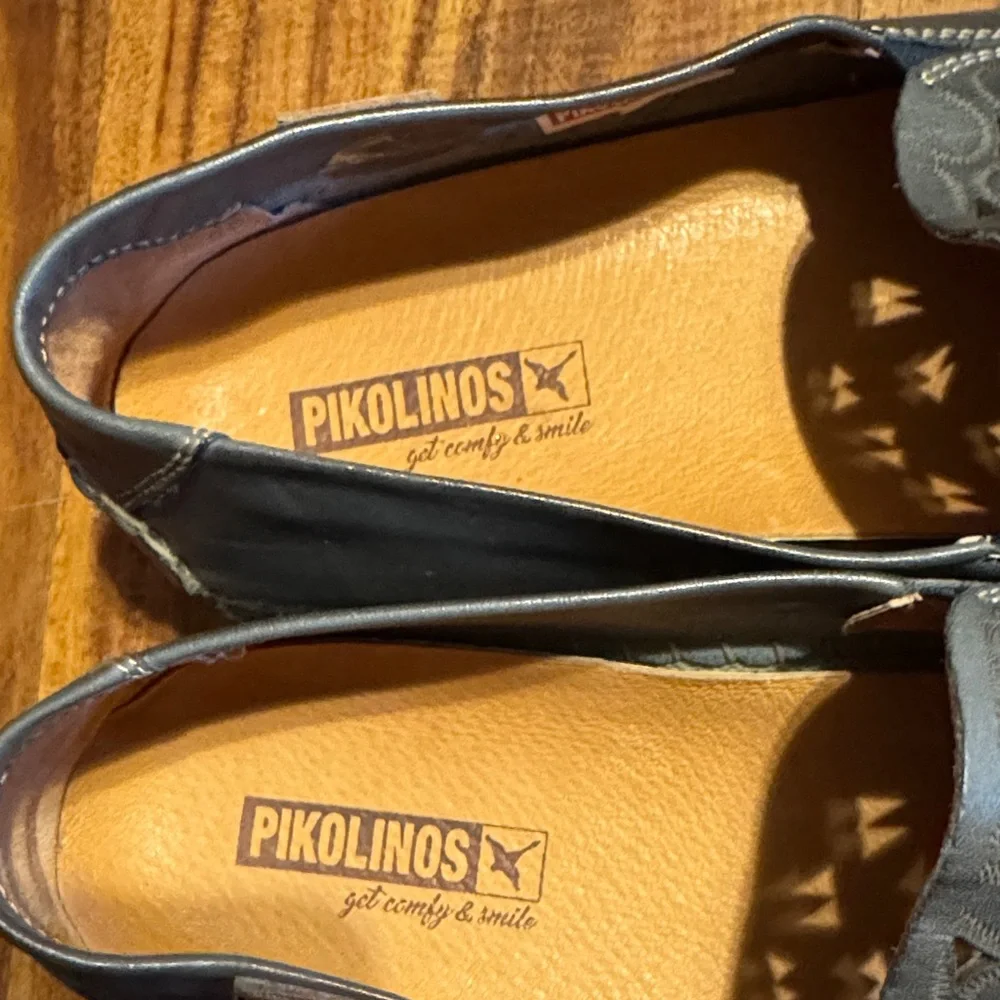 PIKOLINOS elegant dark