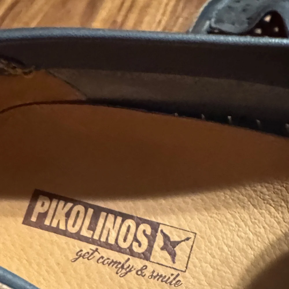 PIKOLINOS elegant dark