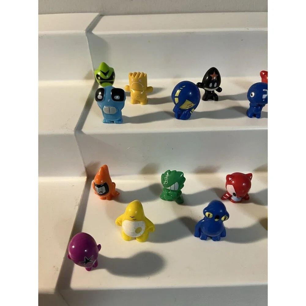 Lot of 21 Gogos Crazy Bones Figures As Shown