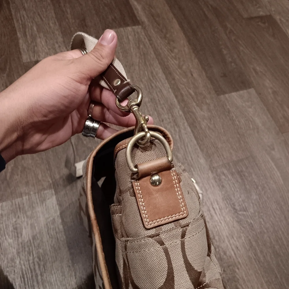 Coach everyday carry signature