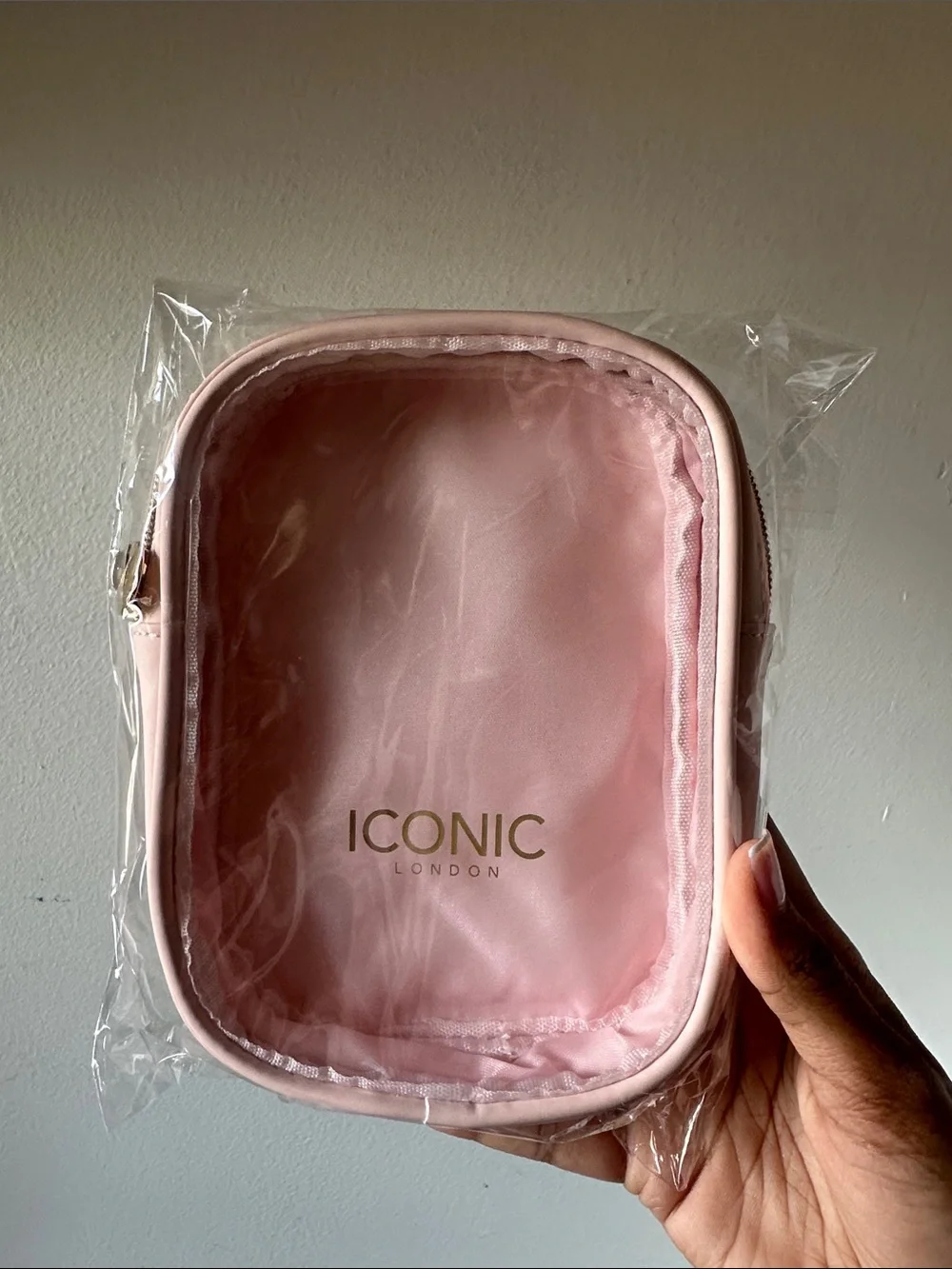 ICONIC London lightweight blush