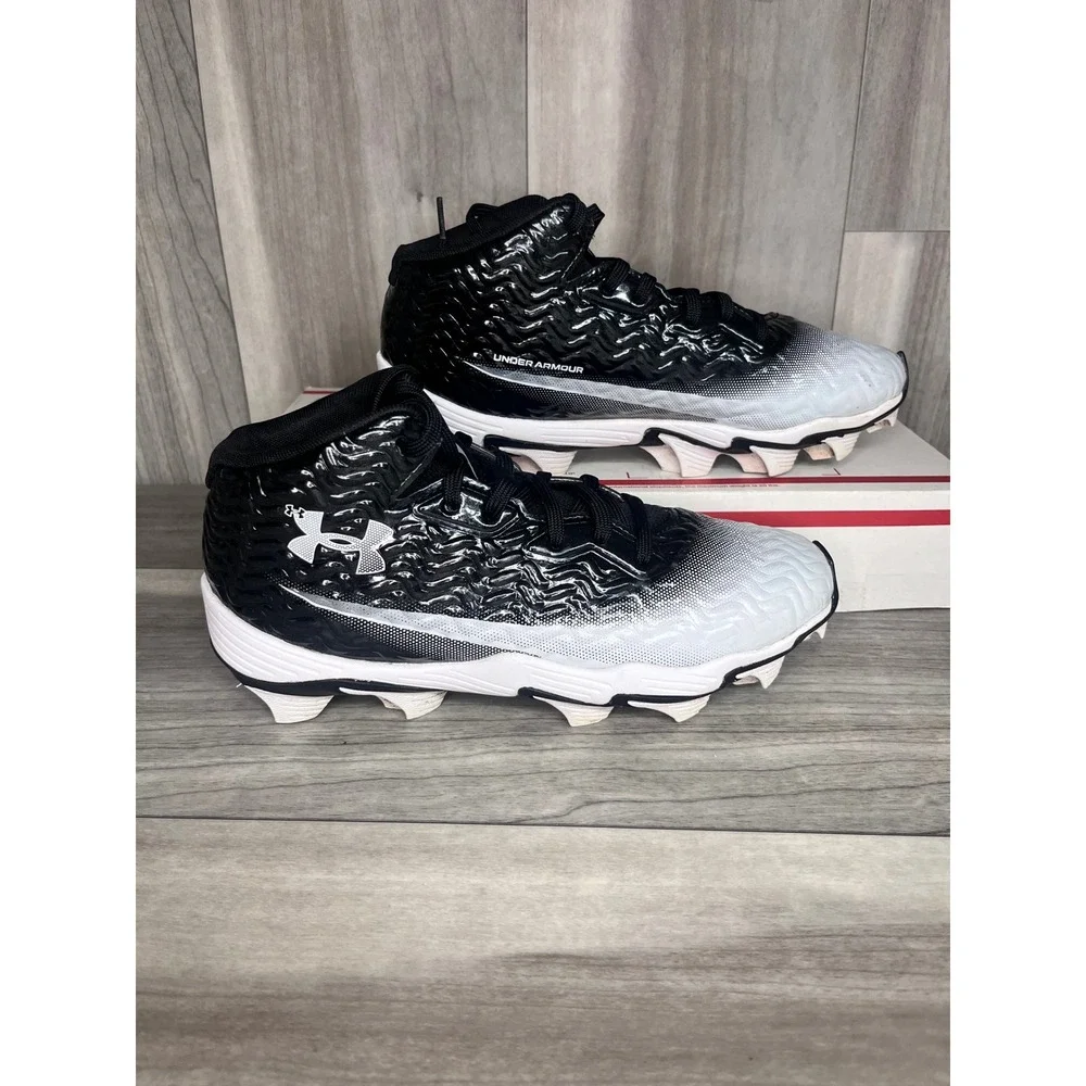 Under Armour Hammer 4 Molded Football Cleats Kids 5.5Y‎ Black White