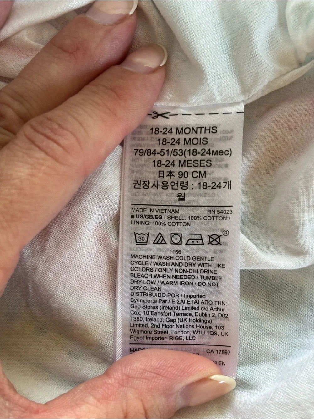 GAP lightweight sleeveless