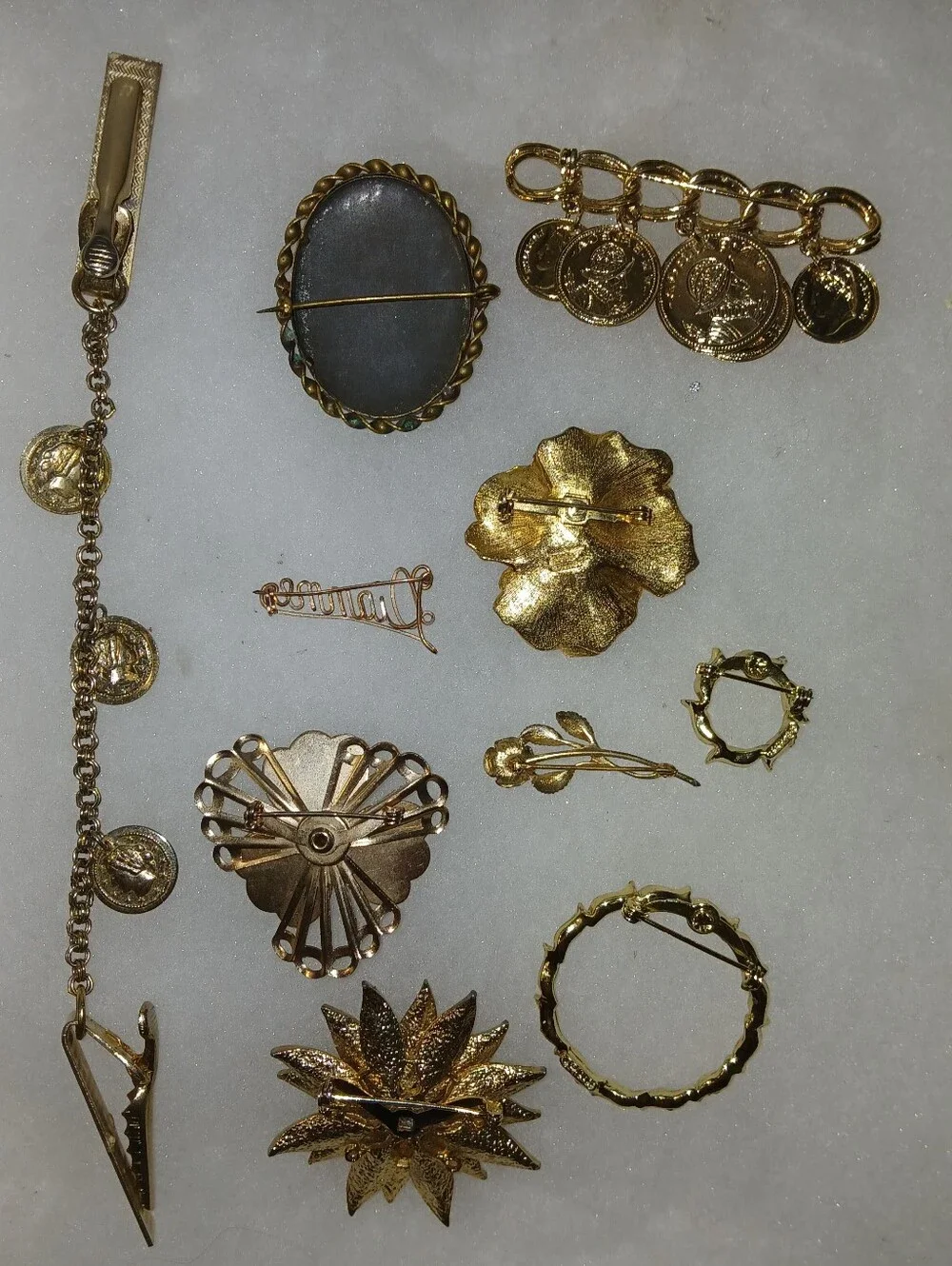 N/A vintage brooches