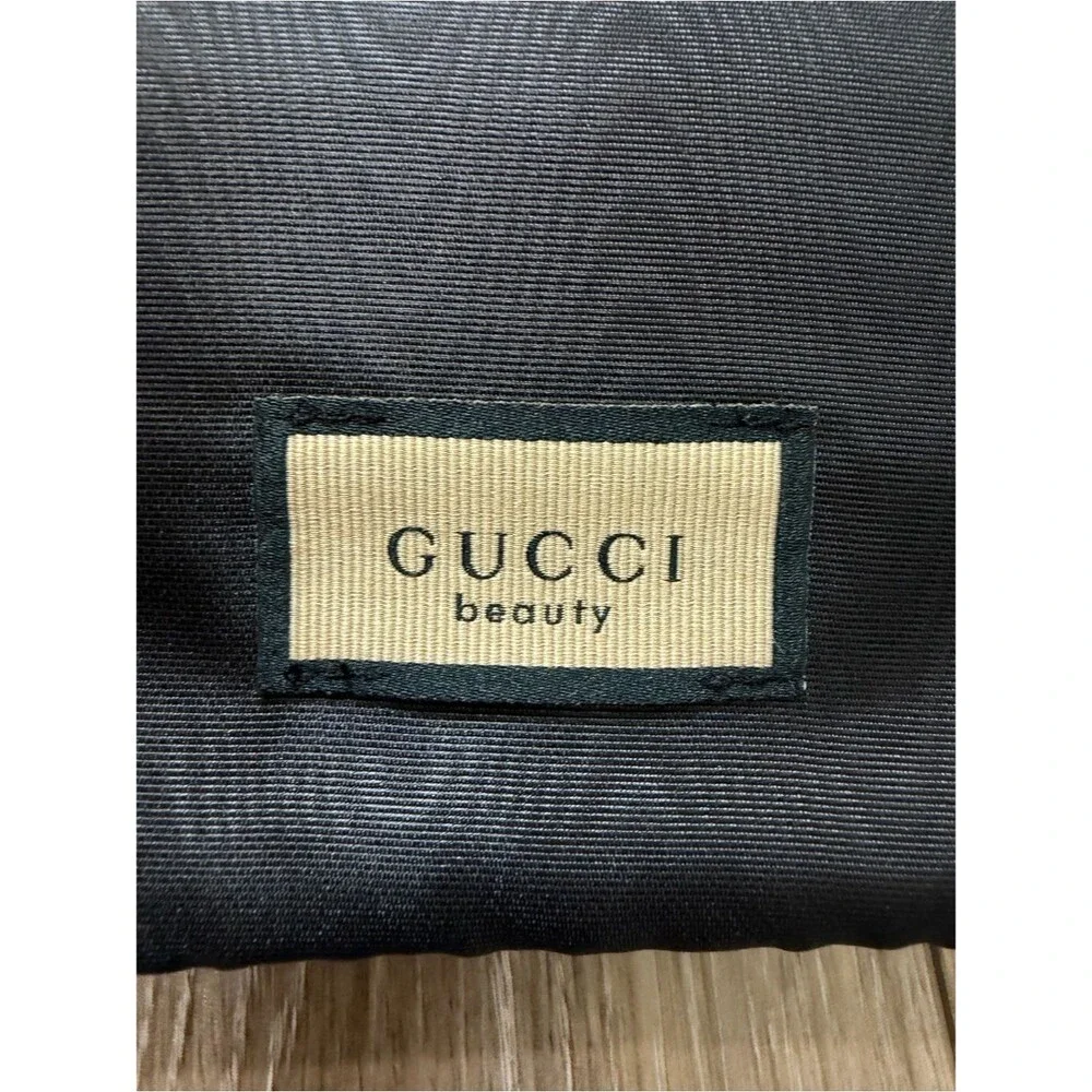 Gucci sleek cosmetic