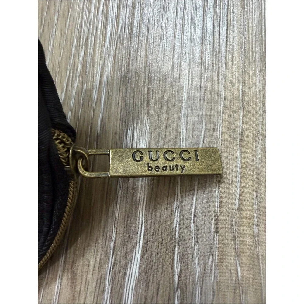 Gucci sleek cosmetic