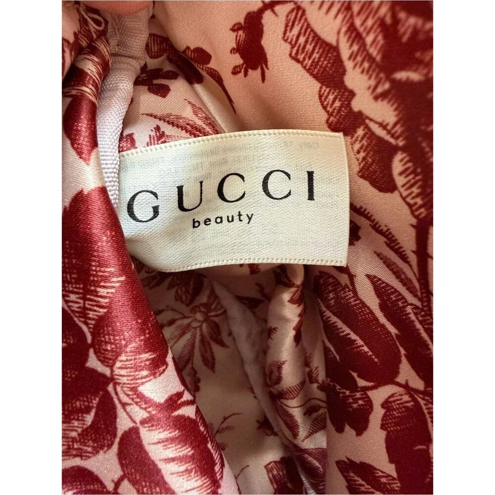 Gucci sleek cosmetic