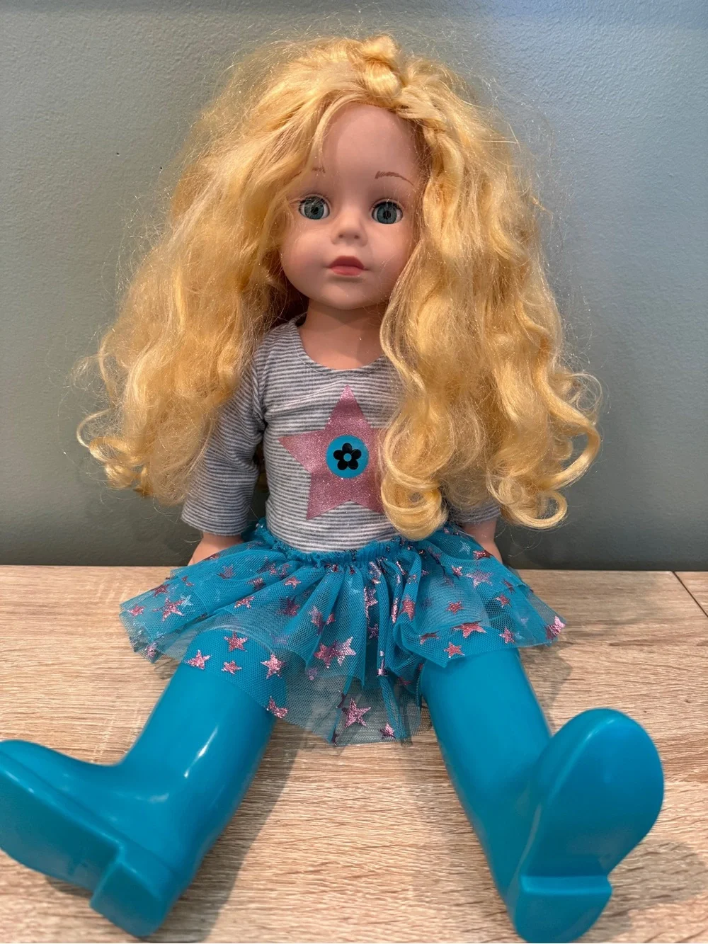 Madame Alexander Favorite Friends Twinkling Turquoise Light Skin 18” doll