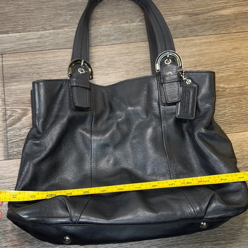 Coach elegant sturdy leather