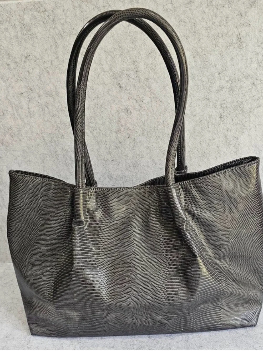 Lulu Dharma textured black