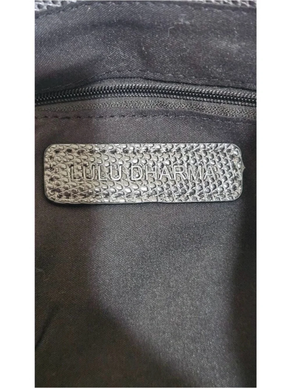 Lulu Dharma textured black