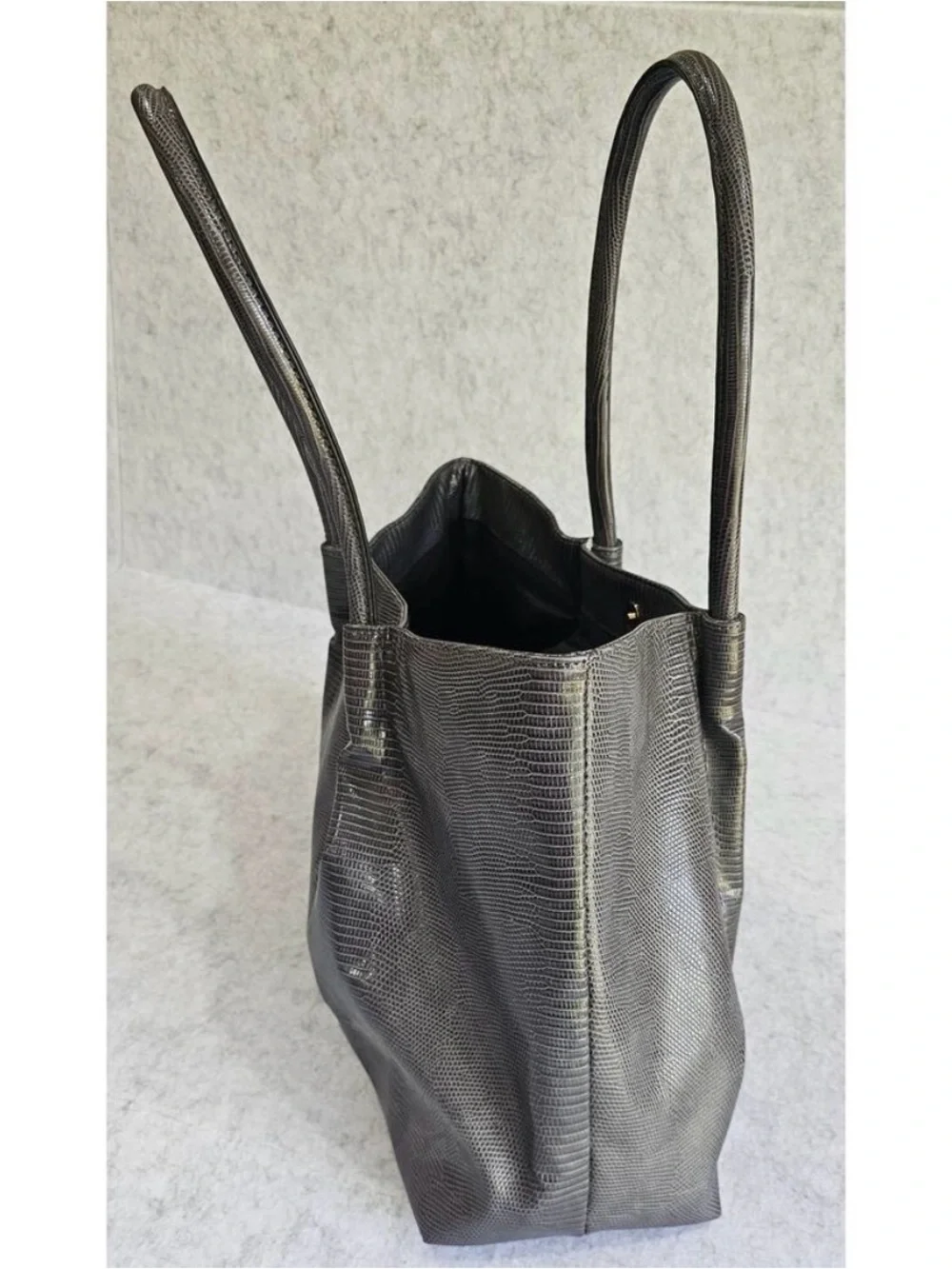 Lulu Dharma textured black