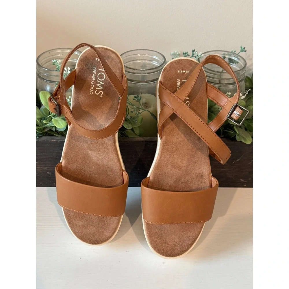 Toms diana platform