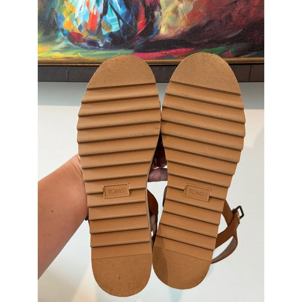 Toms diana platform