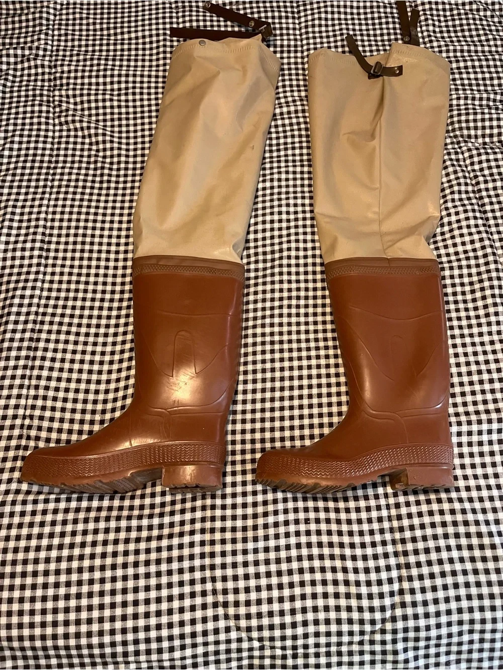 Tan/brown pvc hip waders 7M/9W