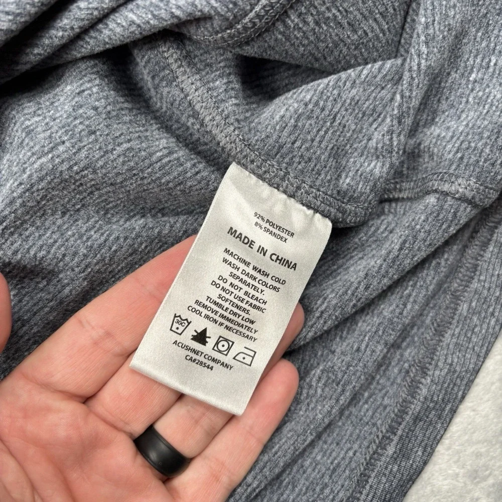 FootJoy performance neck features